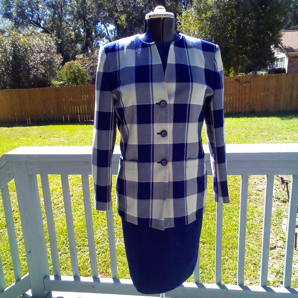 Vintage 2pc suit, Color Blue and Sage plaid Jacket and skirt, Size 10M.